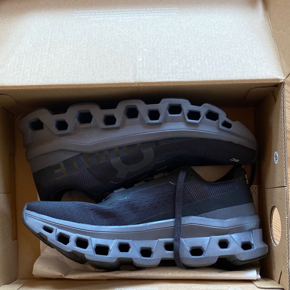 On cloud women’s running sneakers